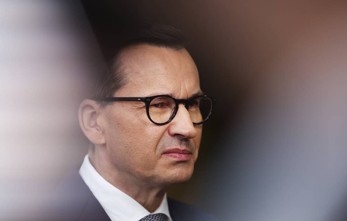 Zelensky’s ‘pantheon of heroes’ move will cost Ukraine — former Polish PM