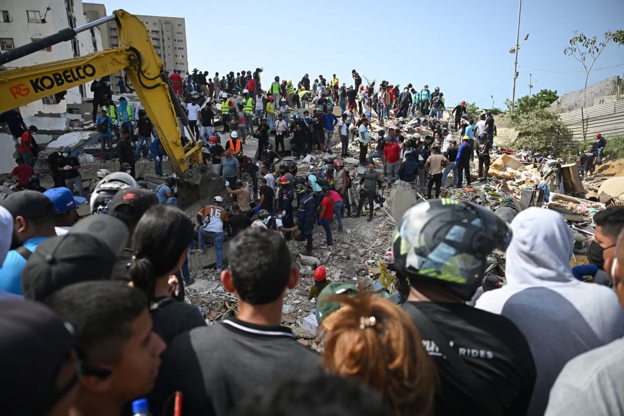Venezuela earthquakes kill close to 1,500; millions need aid