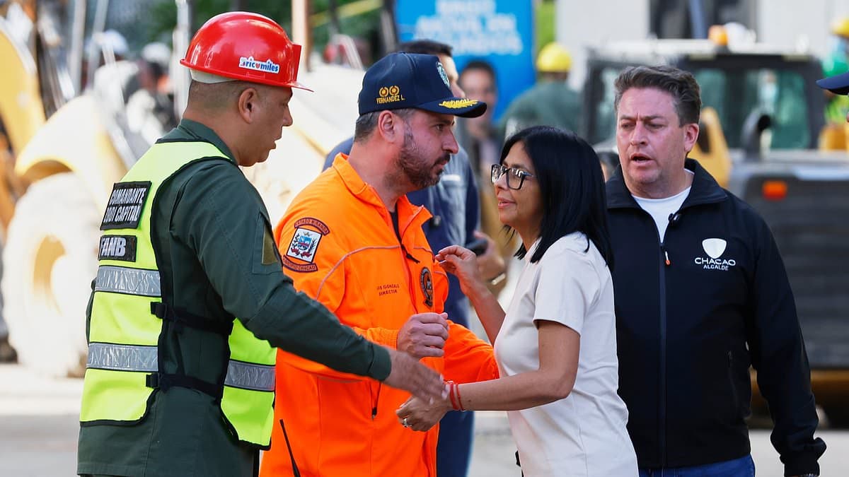 Venezuela leader jeered as earthquake death toll nears 1,000