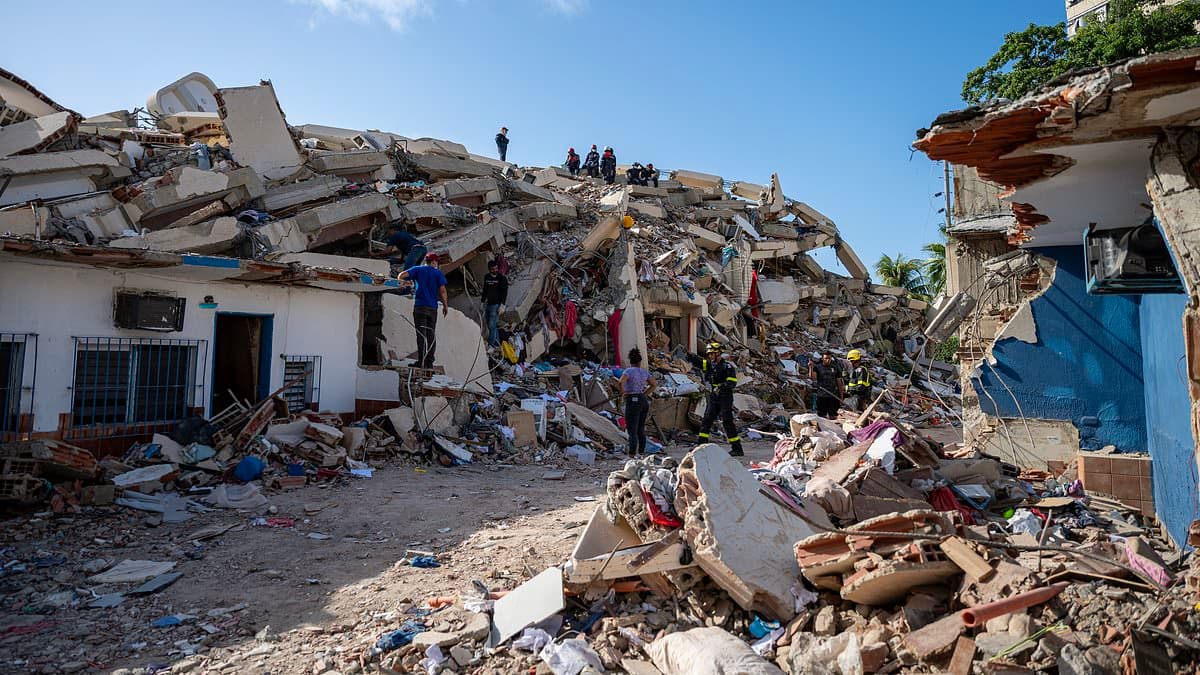 British volunteer team heading to help out in Venezuela after earthquakes killed more than 1,000 are stranded at airport for more than 24 hours