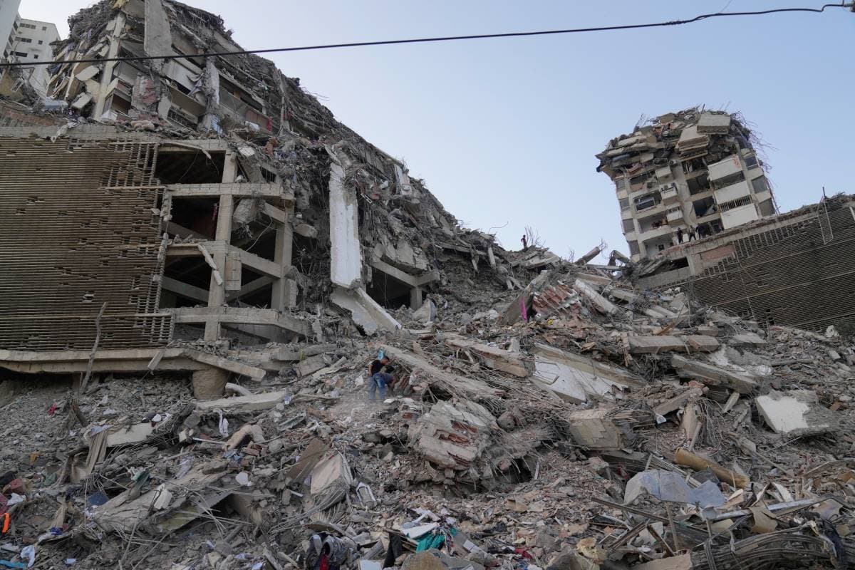 Venezuela earthquakes kill 920, tens of thousands missing