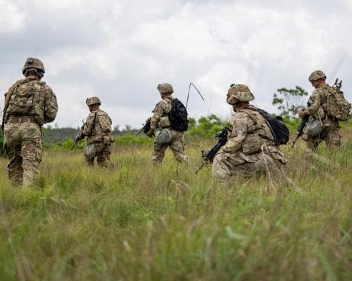 US military races to vaccinate new recruits before flu shots expire