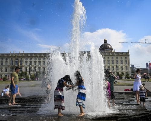 Extreme heat continues in central and eastern Europe with temperatures of 38C expected – Europe live 