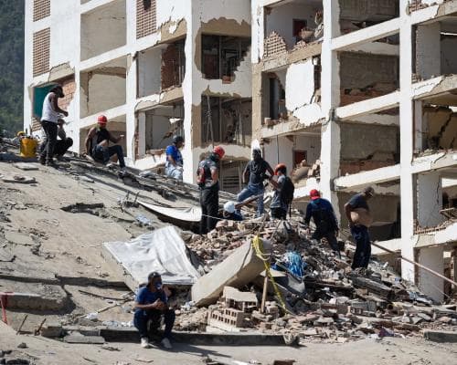 Strong aftershock terrifies Venezuelans days after devastating twin quakes 