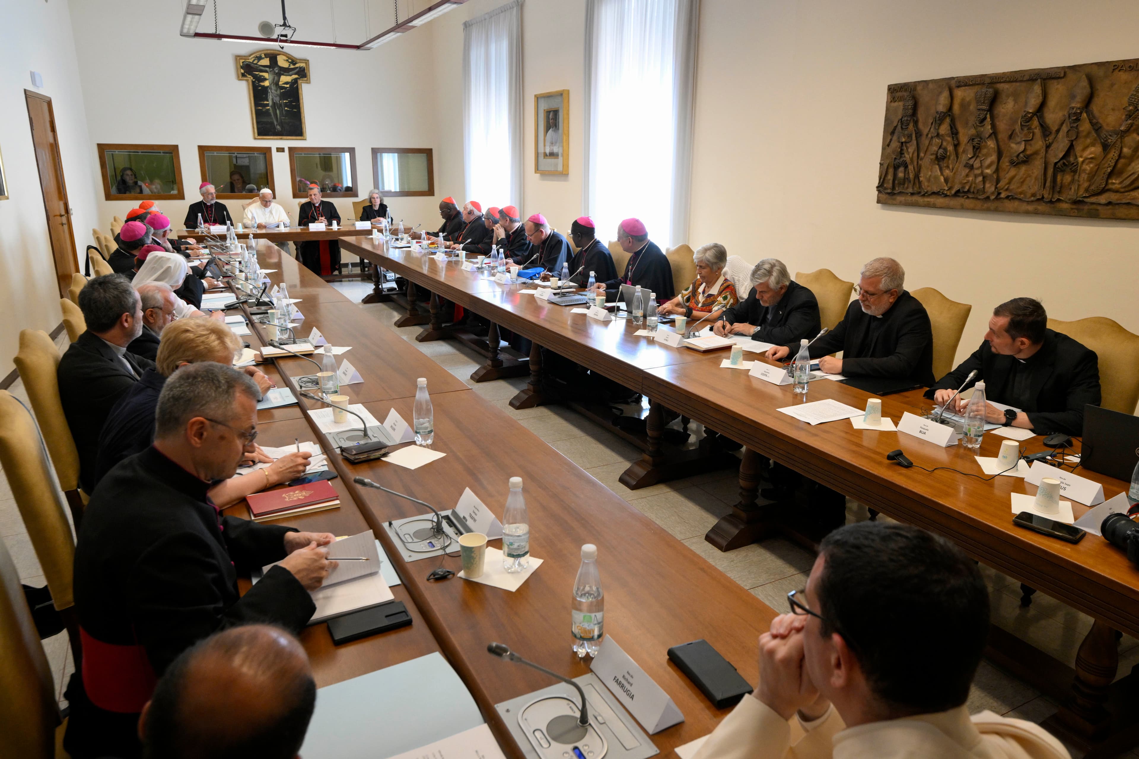 Pope Leo XIV meets with Synod on Synodality teams ahead of 2028 assembly