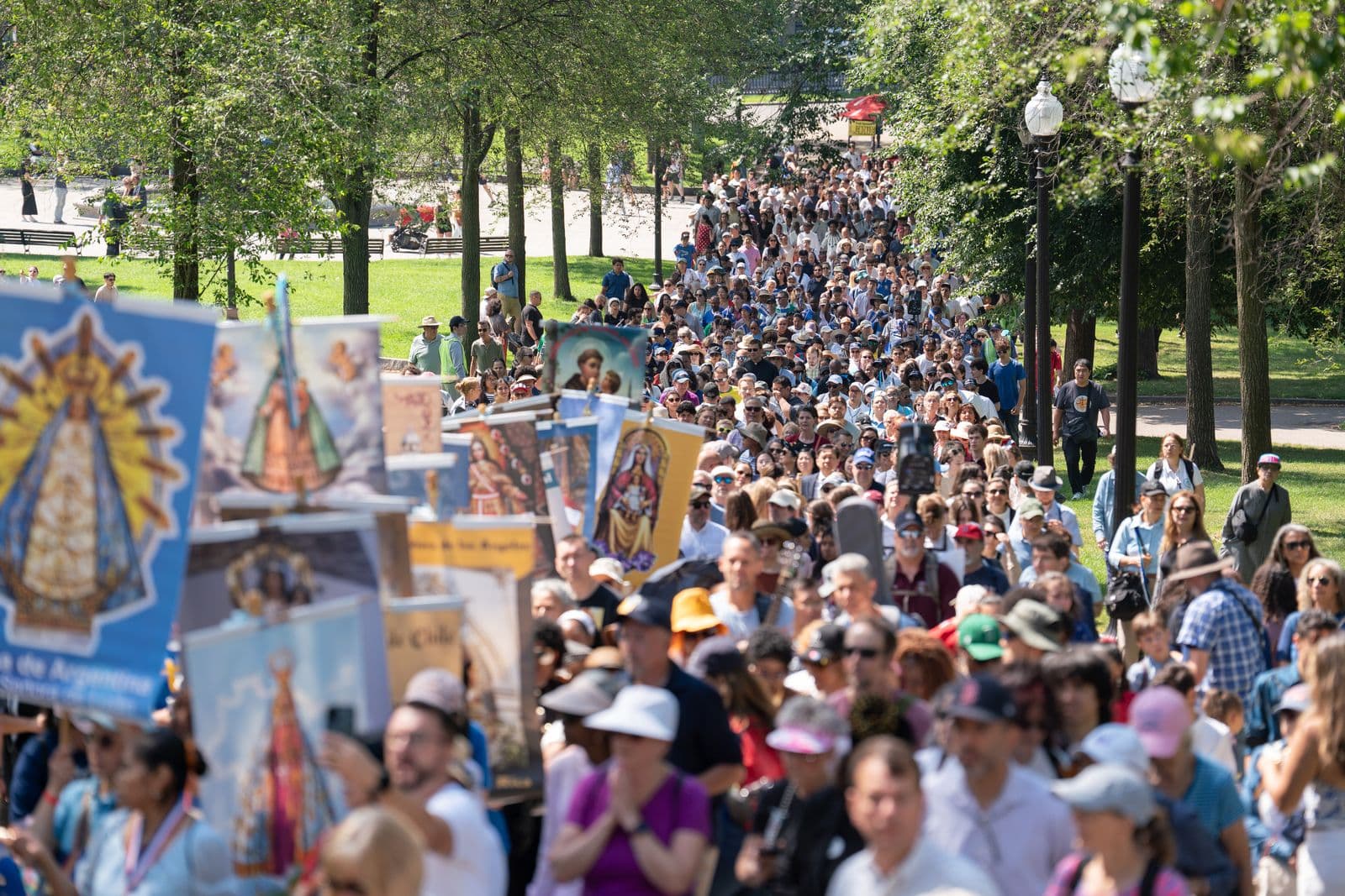 Thousands flock to national Eucharistic procession in Boston