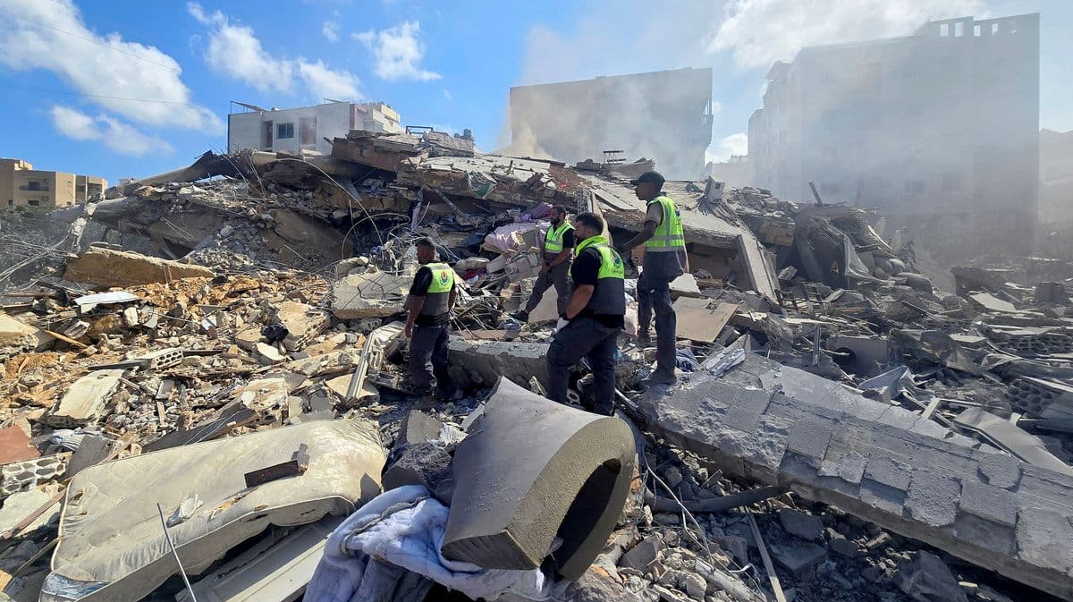 Major Israeli attacks on Hezbollah and key Hamas commander in Gaza killed