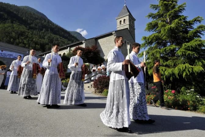 Society of St. Pius X names priests to be consecrated bishops July 1