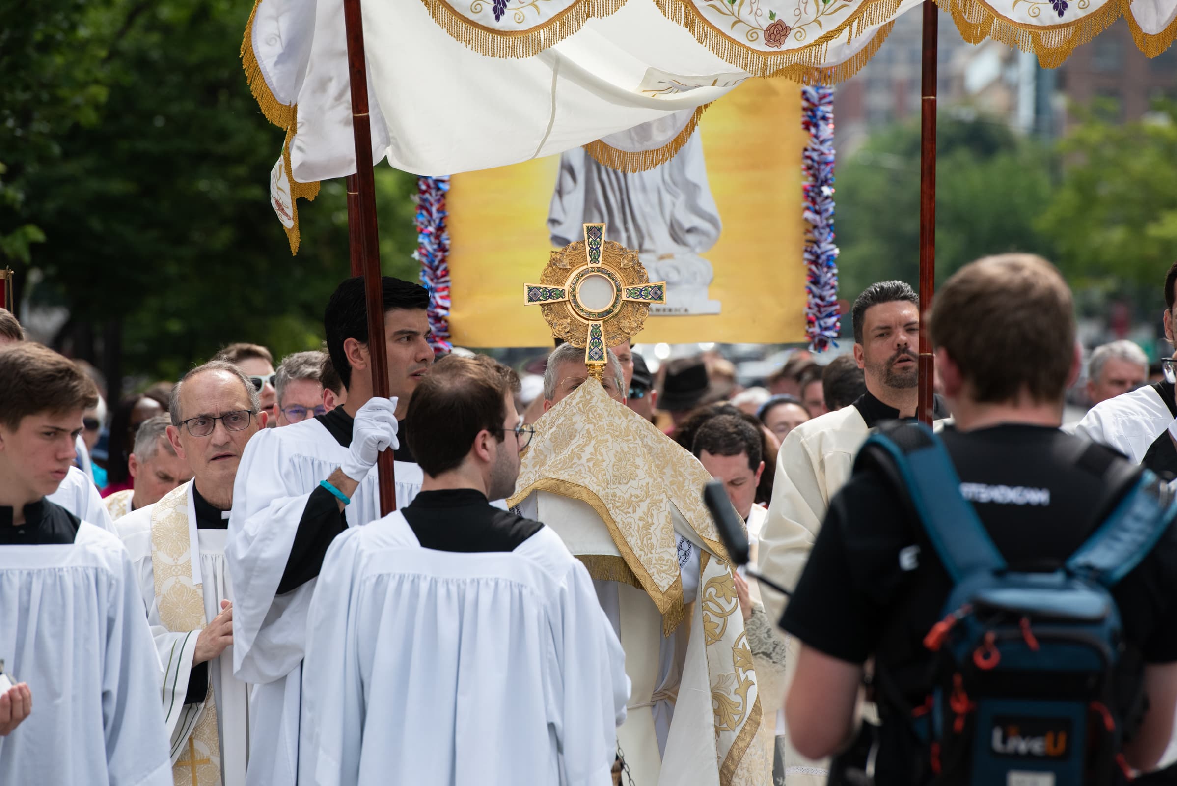 Over 1,000 people process with Jesus Christ in the Eucharist through Washington, D.C.