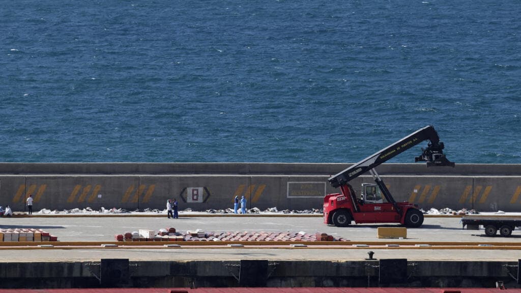 Venezuela's La Guaira port reopens to deliver earthquake aid, US military says