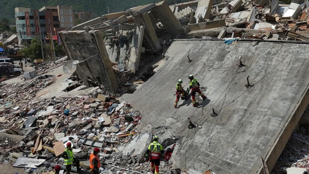Venezuela's earthquakes death toll nears 1,500, tens of thousands still missing
