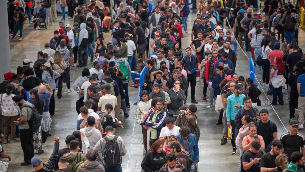 Spain's undocumented migrant amnesty scheme draws more than a million applicants