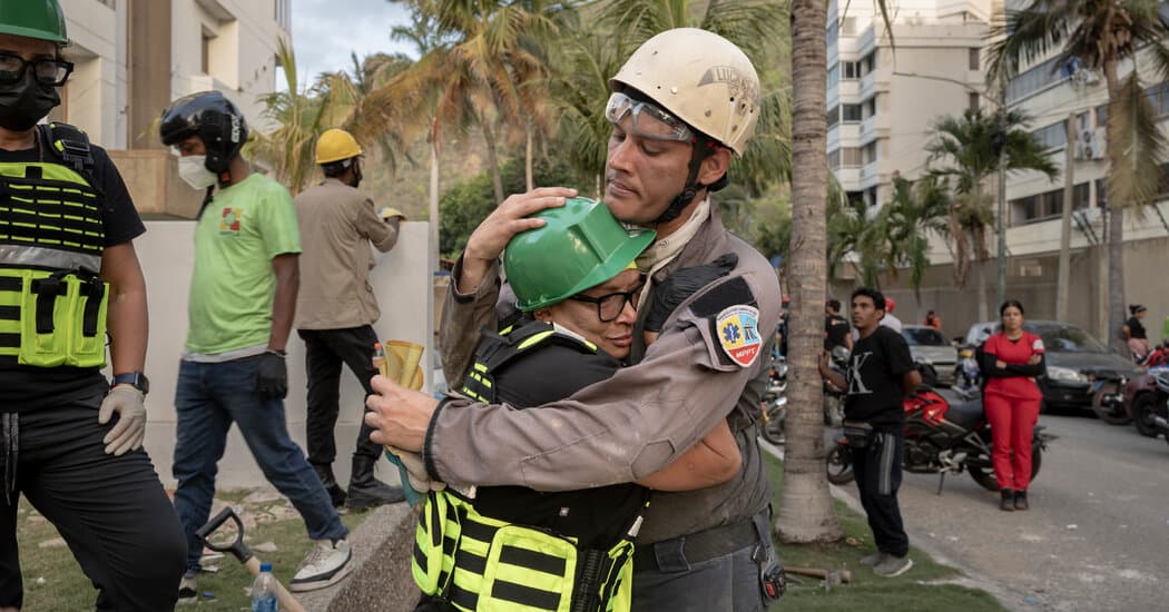 12 Hours With Venezuelan Doctors Searching for Earthquake Survivors